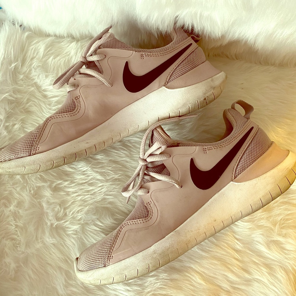 Womens Nike sneakers